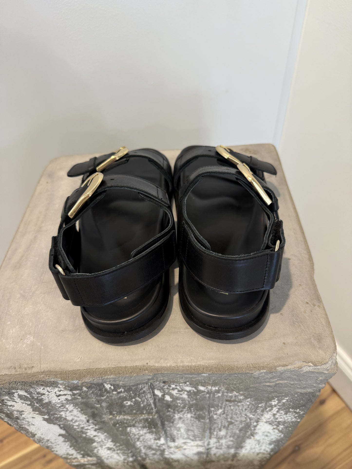 Leone Black Leather Sandals